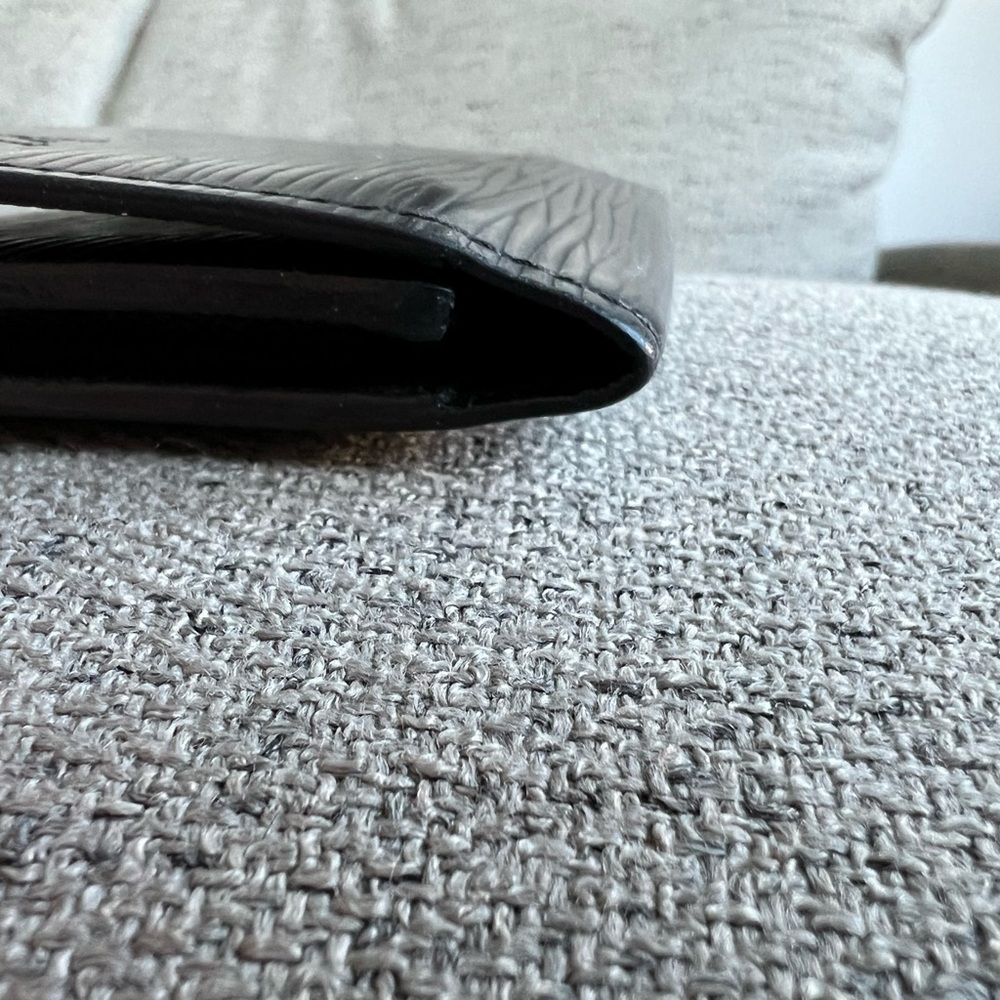 Louis Vuitton Epi Black cardholder - Picture 8 of 13